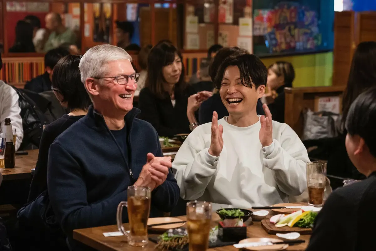 Tim Cook "Live in Japan" : rencontre avec des développeurs, des médecins et un DJ