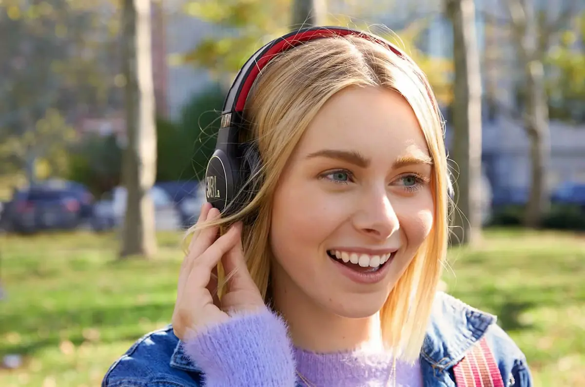 JBL invente un casque audio sans-fil avec "écoute perpétuelle"