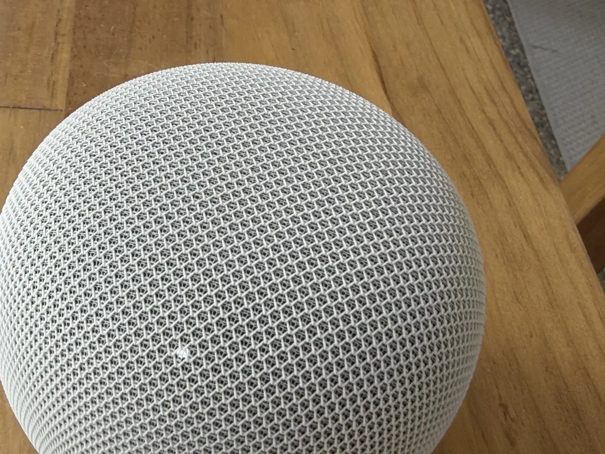Test du Google Home Speaker&nbsp;: une bonne IA coinc&eacute;e dans une mauvaise enceinte
