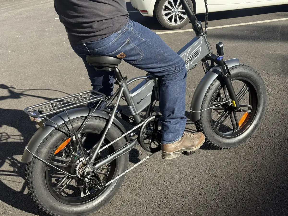 Test de l'ENGWE EP-2 Boost : le vélo électrique pliant qui ne recule devant rien