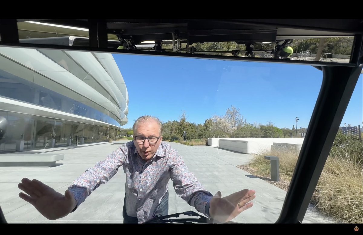 Un tour de l'Apple Park avec Joz en voiturette de golf !