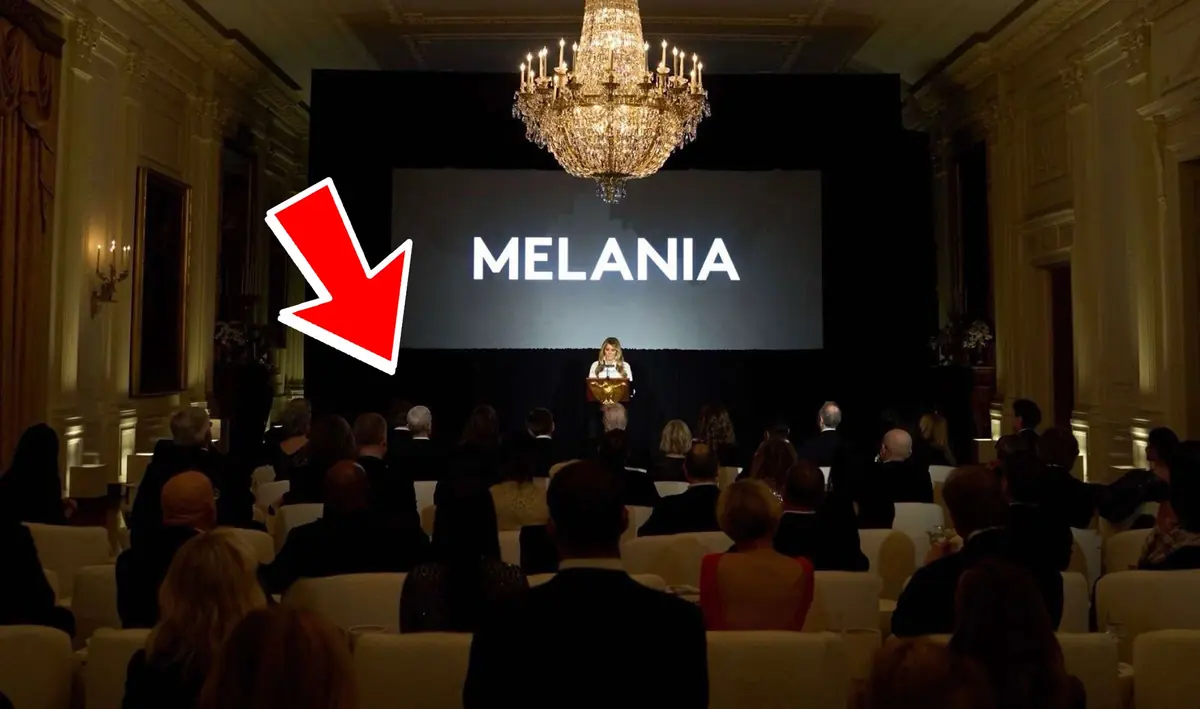 Mais qui est cet invit&eacute; pol&eacute;mique &agrave; l'avant-premi&egrave;re de "Melania", qui vaut un boycott &agrave; Apple&nbsp;?