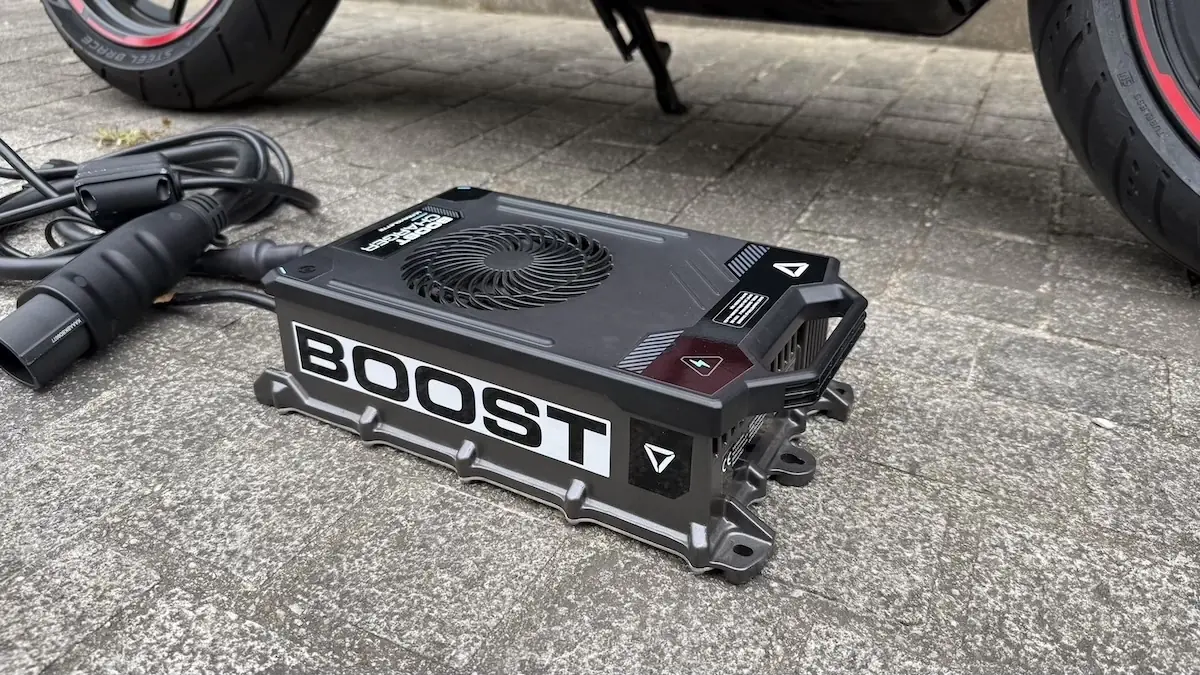 Essai Ultraviolette F77 Mach 2, une moto &eacute;lectrique convaincante mais pas sans d&eacute;fauts