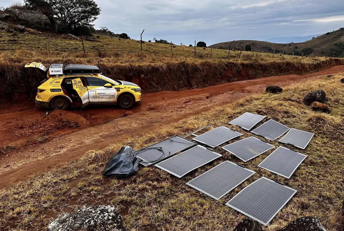 Ils traversent l'Afrique en voiture électrique ! Interview des VanLifers "4x4Electric"