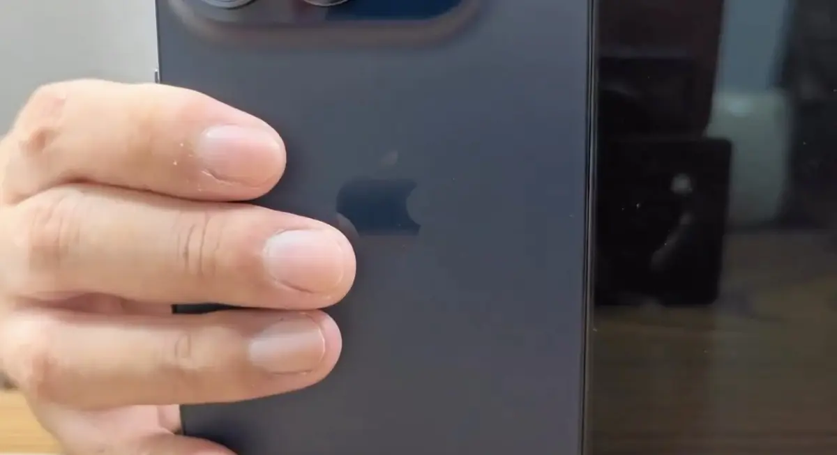 iPhone Duo pliable&nbsp;: les premiers unboxings fuitent trois jours avant la sortie