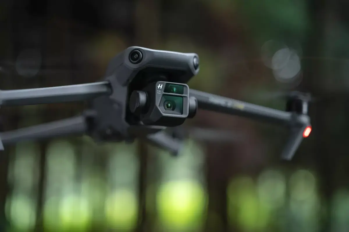 DJI dévoile le Mavic 3 à 2099€ (meilleure autonomie, double caméra, nouvelles fonctions de sécurité)