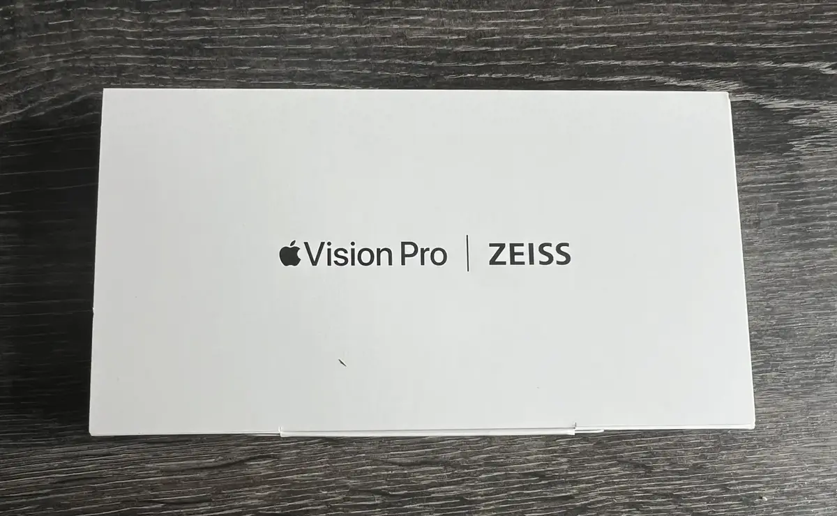 Un cliché du packaging des inserts optiques Zeiss