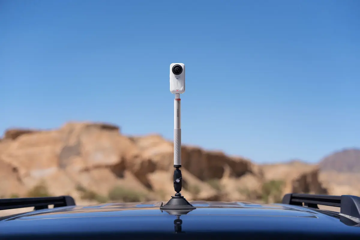 Insta360 X6&nbsp;: 8K 50 i/s, nouveaux capteurs Sony et trois puces IA