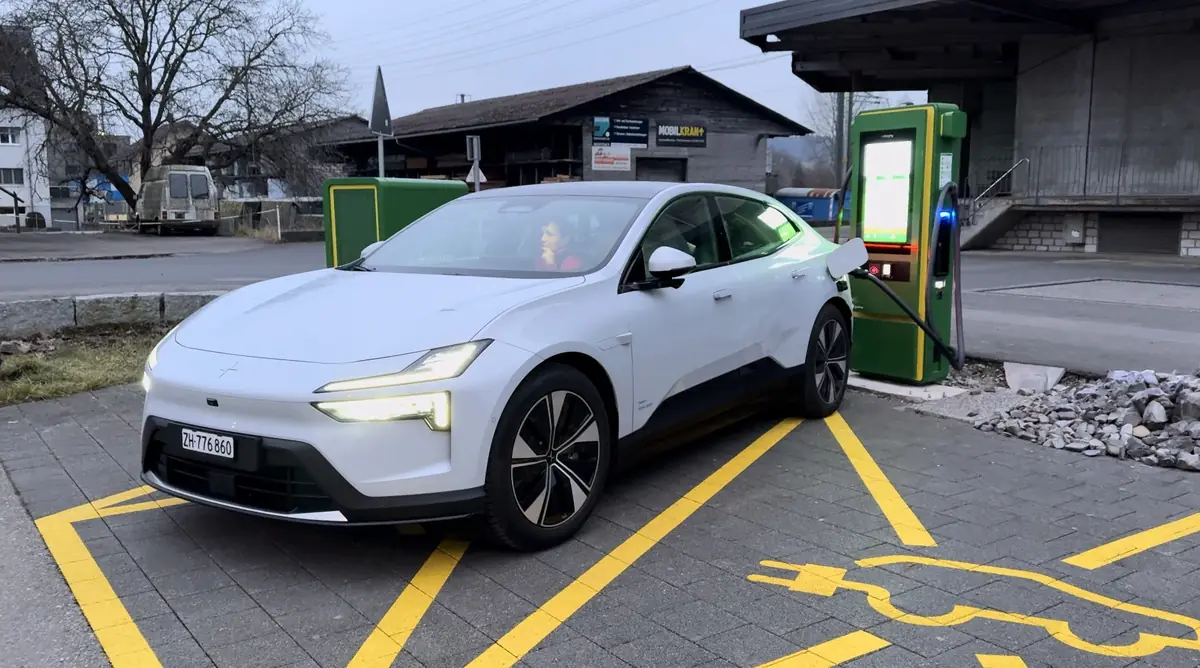 Suisse&nbsp;: les tarifs hallucinants des bornes de recharge dans le viseur