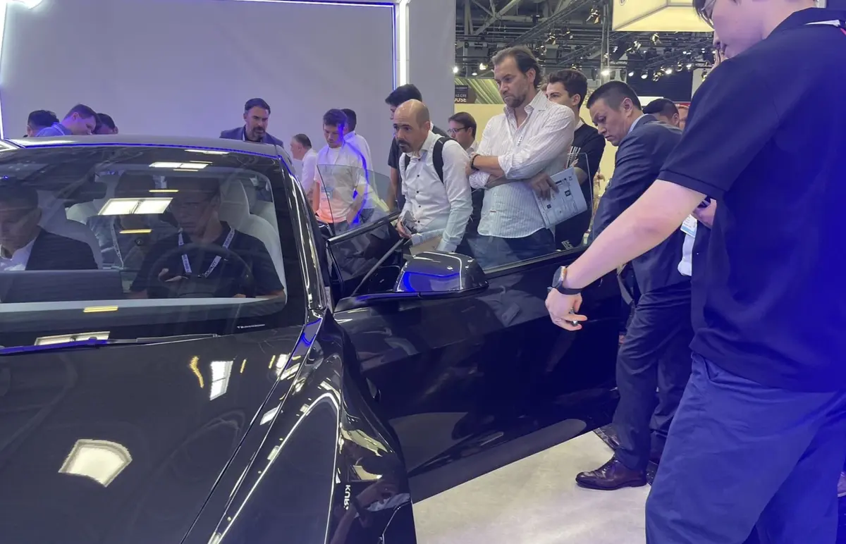 Le Cybertruck trop gros pour un SuperCharger, un smartphone Polestar et des Tesla Haters...