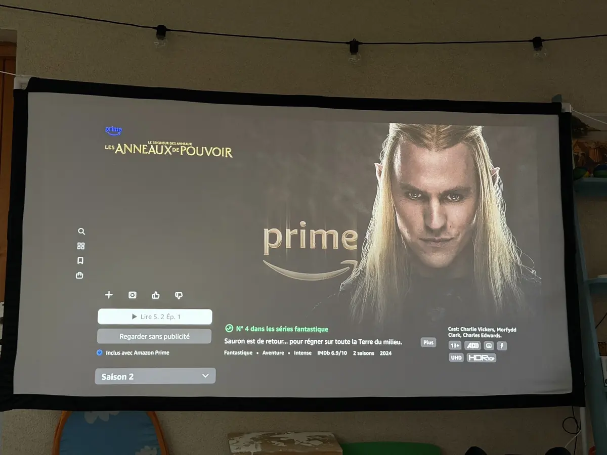 Test du Dangbei DBOX02 Pro&nbsp;: le vid&eacute;oprojecteur 4K qui veut remplacer votre t&eacute;l&eacute;