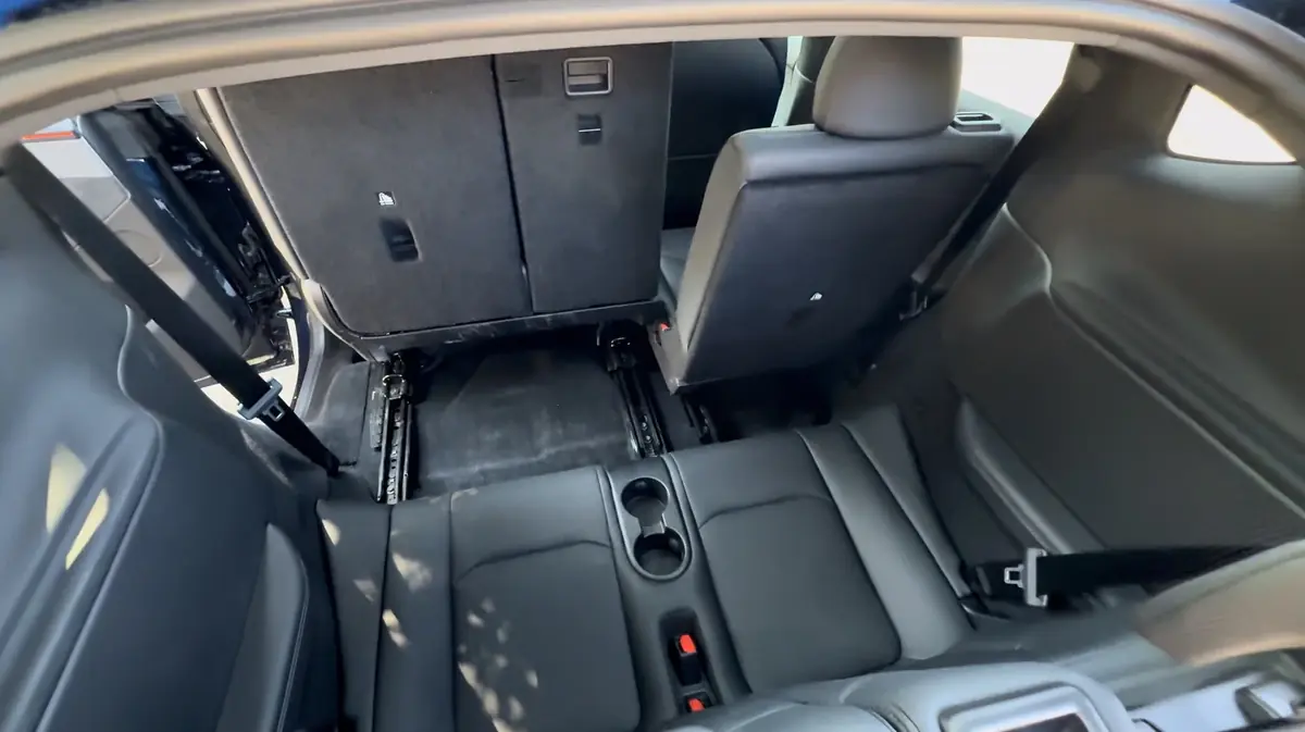Essai Model Y 7 places 2026&nbsp;: peut-on vraiment partir en vacances en famille avec des bagages&nbsp;?