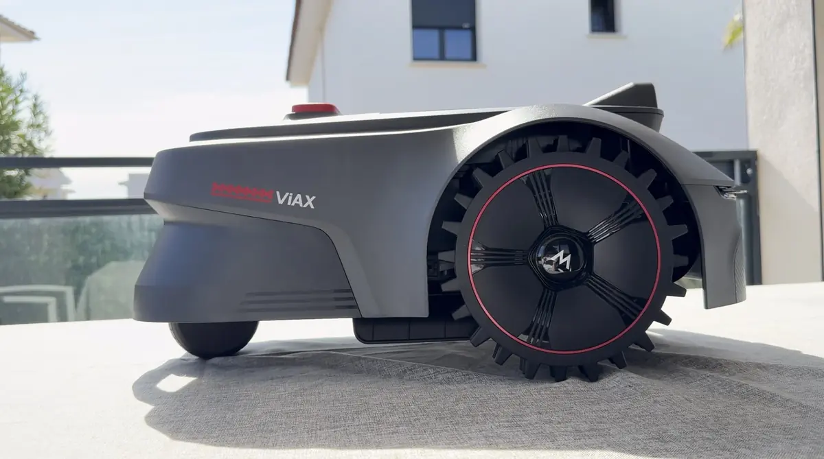 Test MOVA Viax 250&nbsp;: &agrave; ce prix-l&agrave;, faut-il encore sortir sa vieille tondeuse&nbsp;?