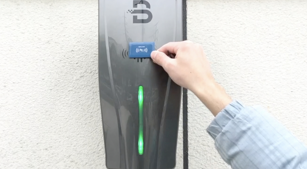 Test et installation de la borne de recharge BENY avec délestage pour voiture électrique