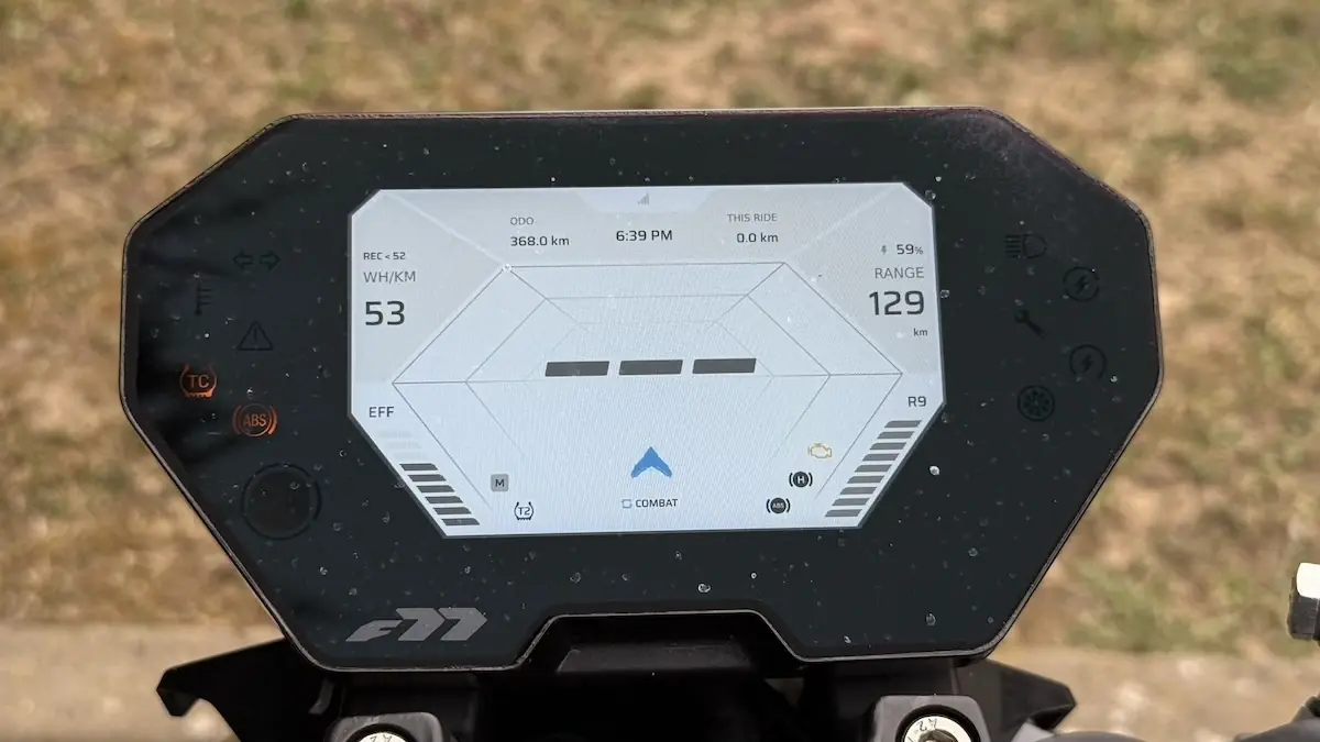 Essai Ultraviolette F77 Mach 2, une moto &eacute;lectrique convaincante mais pas sans d&eacute;fauts