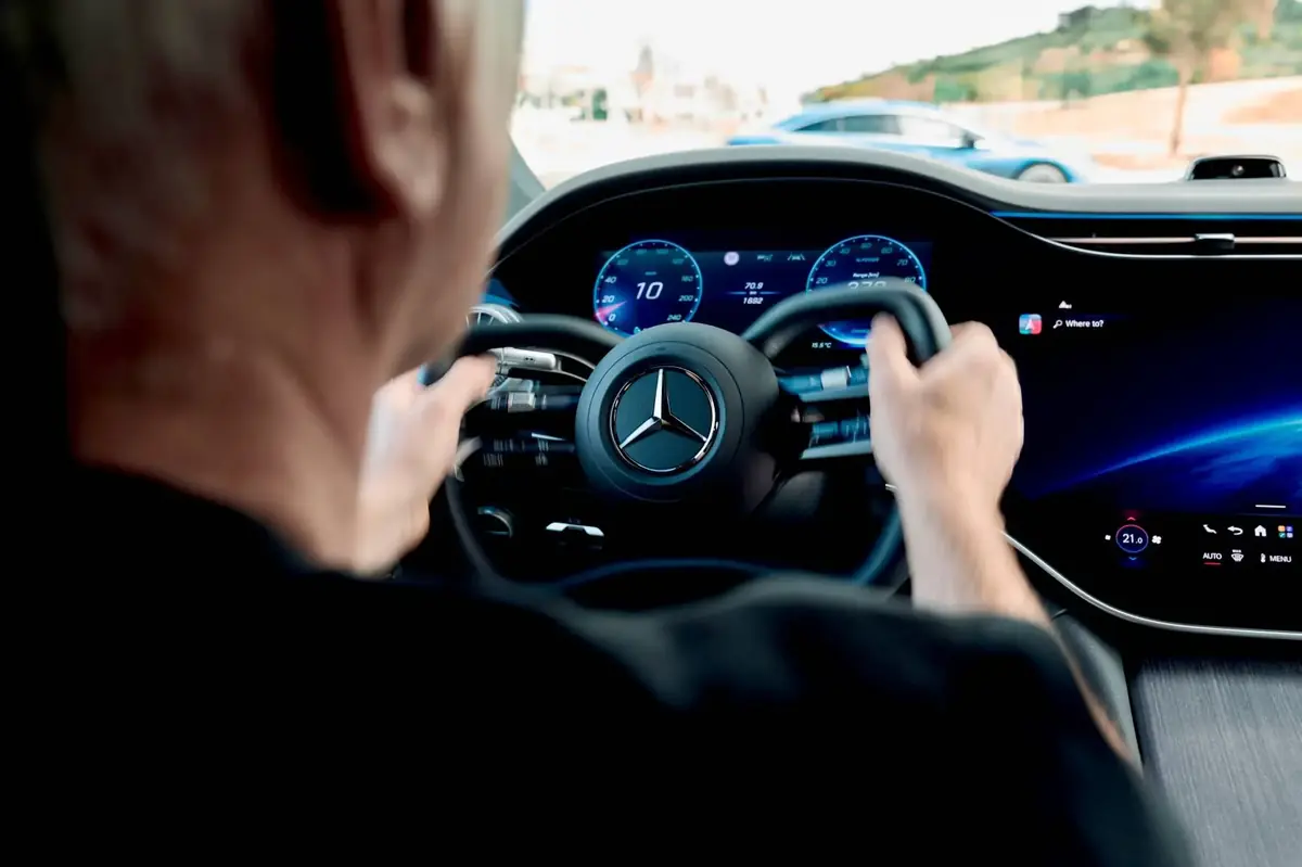 Mercedes abandonne le volant rond sur l'EQS au profit d'un yoke et d'une direction &eacute;lectronique