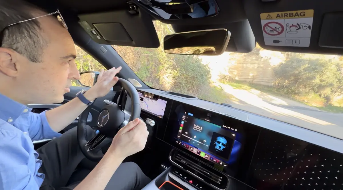 Mercedes a mis un iPad et Face ID dans son CLA&nbsp;! (Test des &eacute;crans Mercedes 2026)