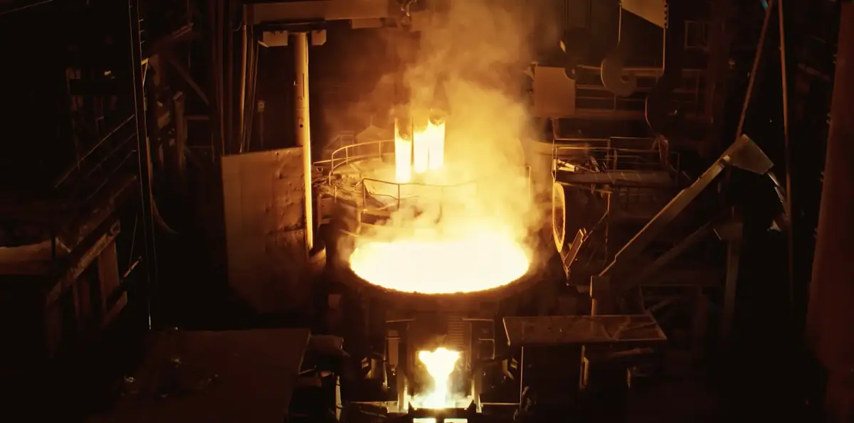 Sur les conseils d'Arnold Schwarzenegger, Figure envoie ses robots sauter dans de l'acier en fusion
