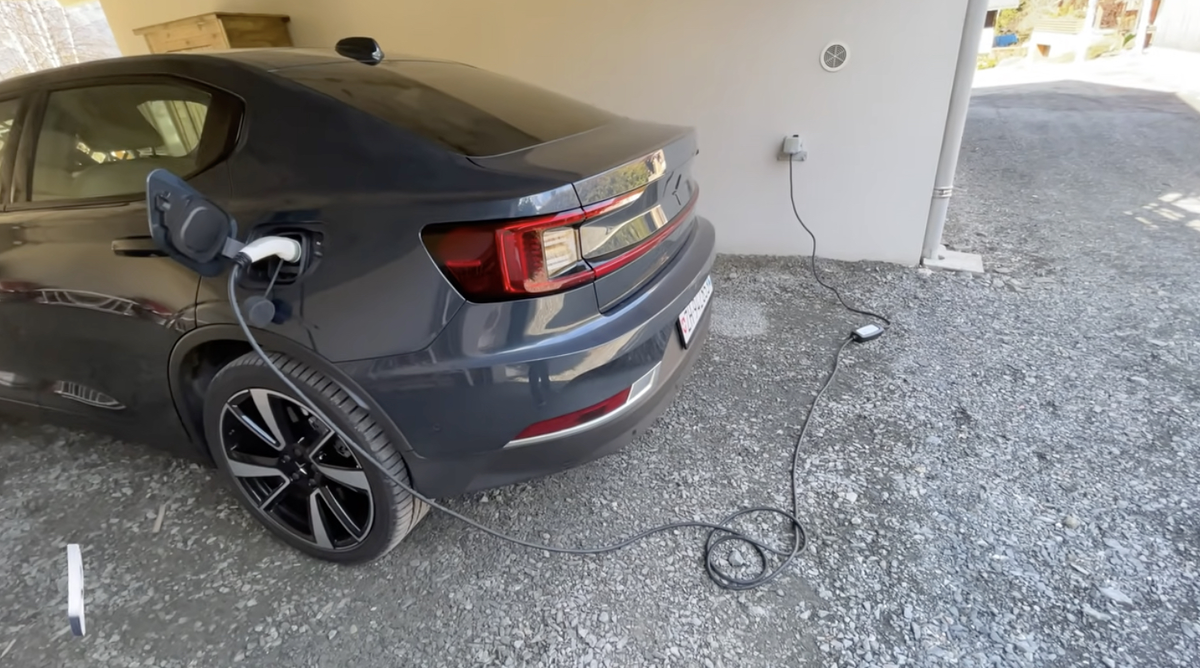 Ce chargeur pour voiture électrique divise par deux le temps de recharge à la maison