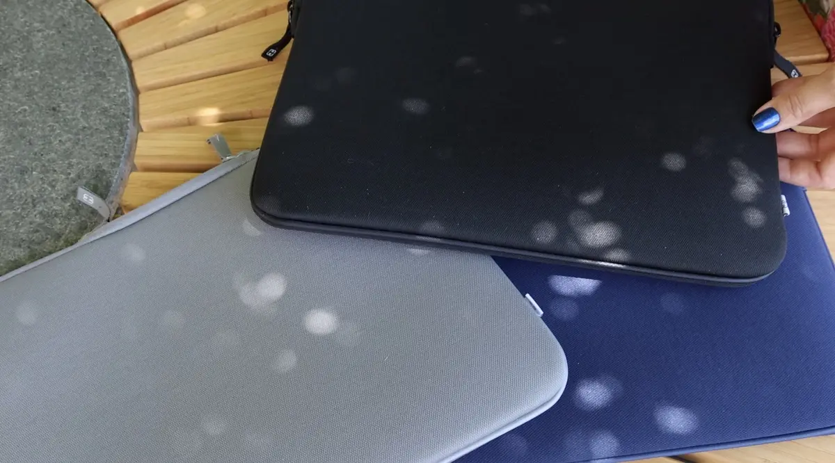 Des housses de protection colorées pour MacBook Air 15" chez MW