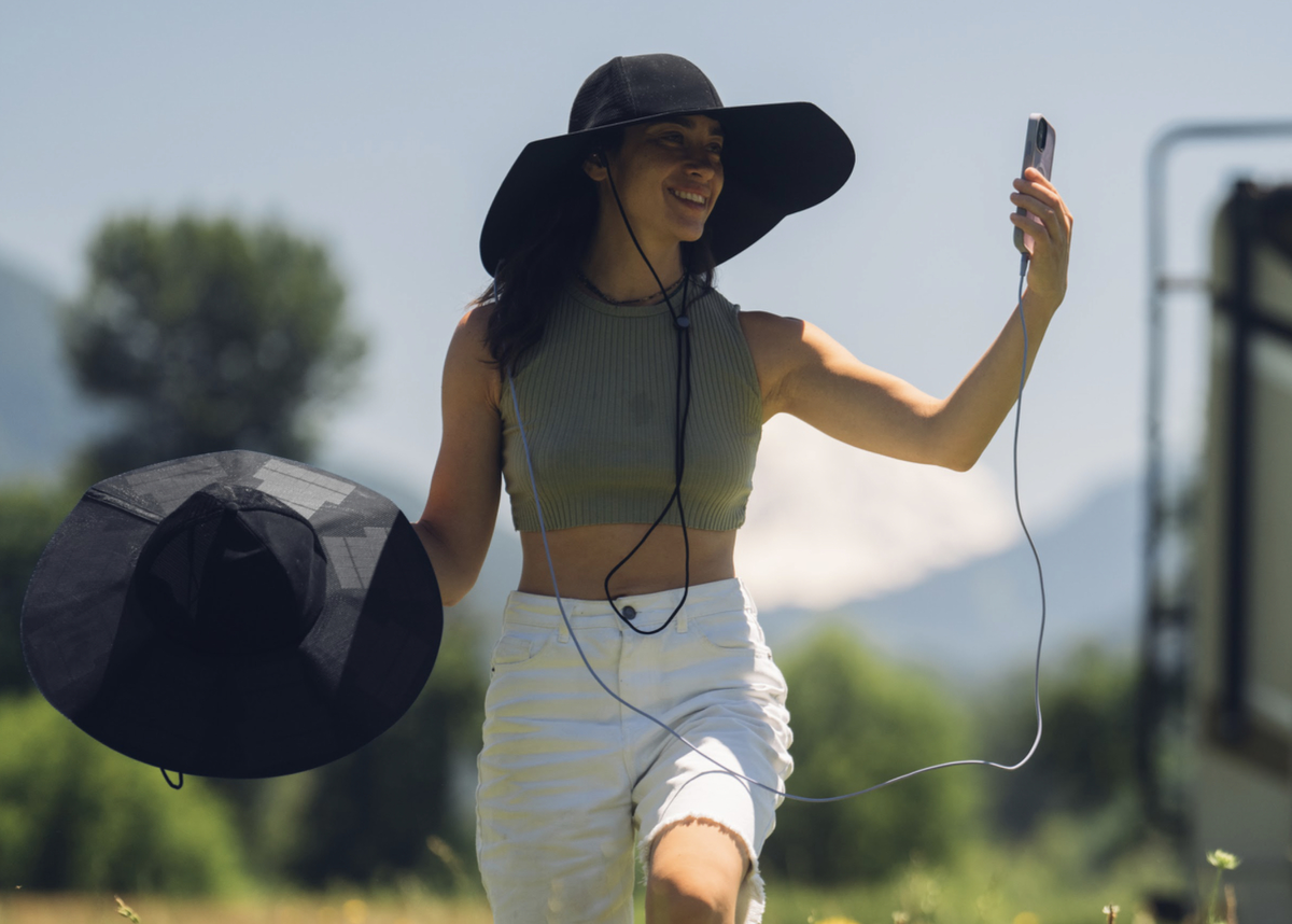 Ce chapeau solaire peut recharger deux iPhone ! Voici l'EcoFlow PowerHat