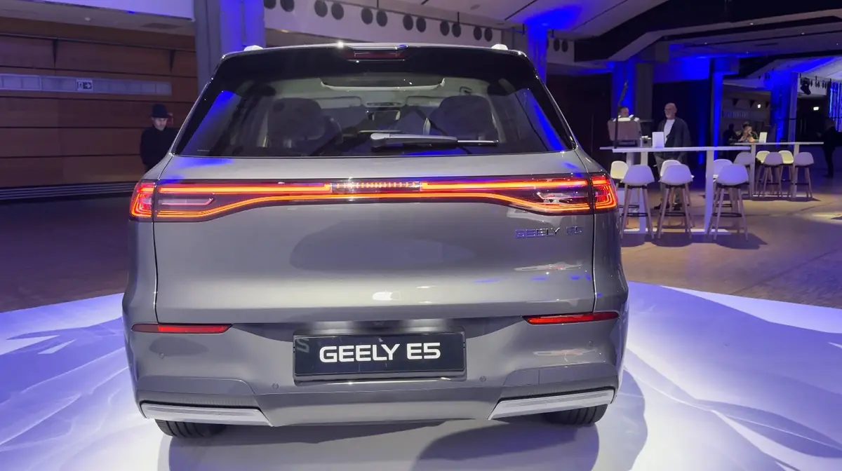 Le chinois Geely d&eacute;barque en France avec l'E5, un SUV &eacute;lectrique cossu, d&egrave;s 399&euro;/mois sans apport