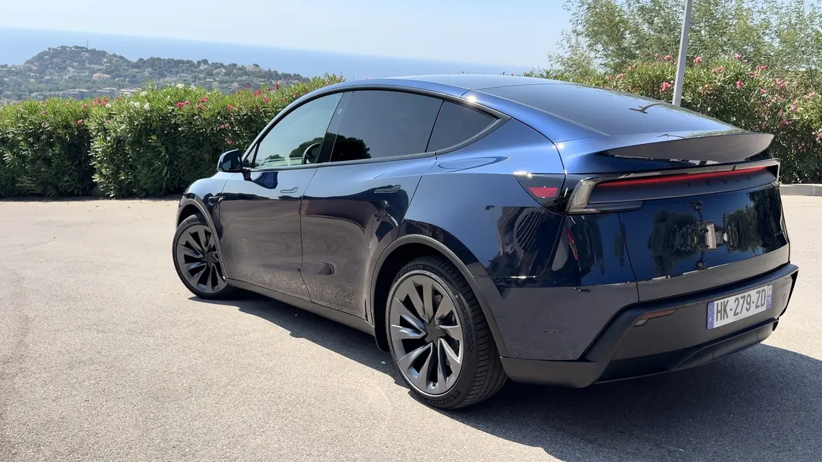 Essai Model Y 7 places 2026&nbsp;: peut-on vraiment partir en vacances en famille avec des bagages&nbsp;?