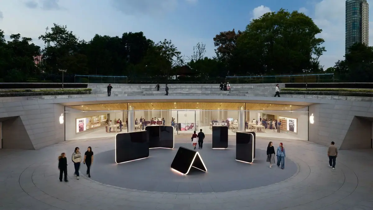 Apple installe des iPhone Duo g&eacute;ants devant certains Apple Store