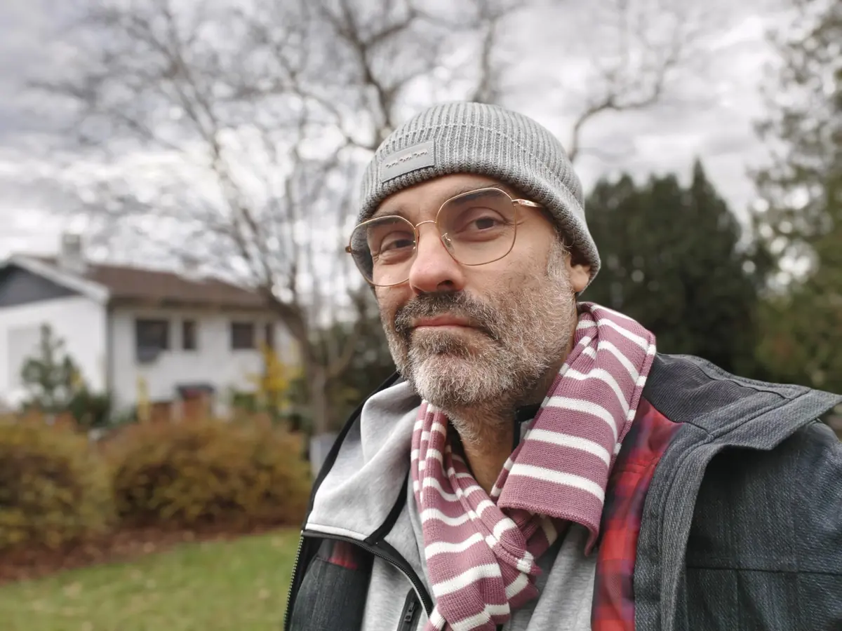 Le capteur avant n'est pas exceptionnel, mais reste correct