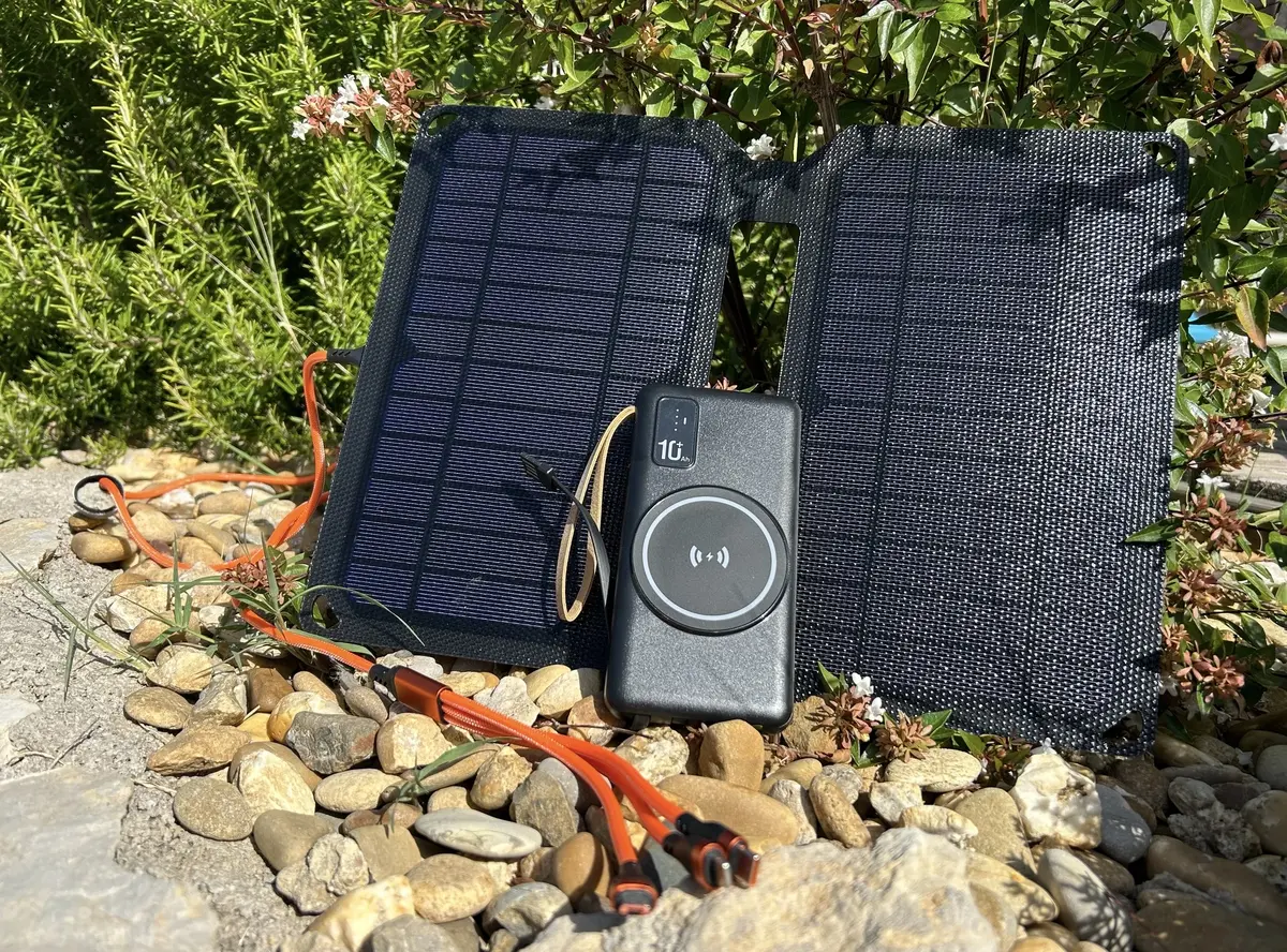 Test du Kit solaire Infinity Power avec batterie pour charger son iPhone en rando + code promo