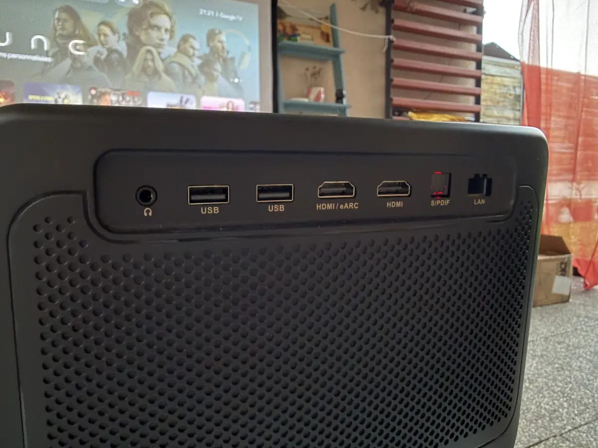 Test du Dangbei DBOX02 Pro&nbsp;: le vid&eacute;oprojecteur 4K qui veut remplacer votre t&eacute;l&eacute;