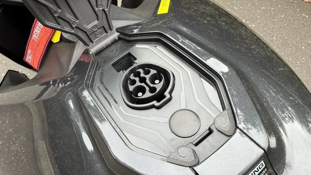 Essai Ultraviolette F77 Mach 2, une moto &eacute;lectrique convaincante mais pas sans d&eacute;fauts