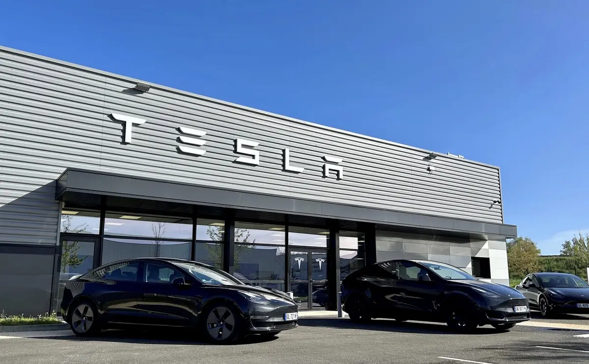 Baisse de prix chez Tesla : Model 3 dès 36990€, Model Y dès 39990€ et nouveaux centres en France