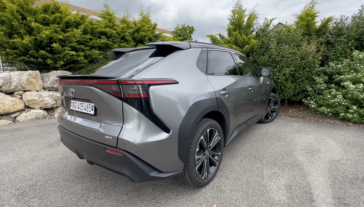 Essai Toyota bZ4x : meilleur en offroad que sur autoroute !? (vidéo)