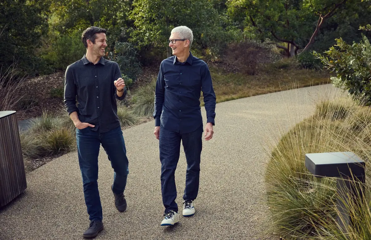 On se marre bien dans les jardins de l'Apple Park.