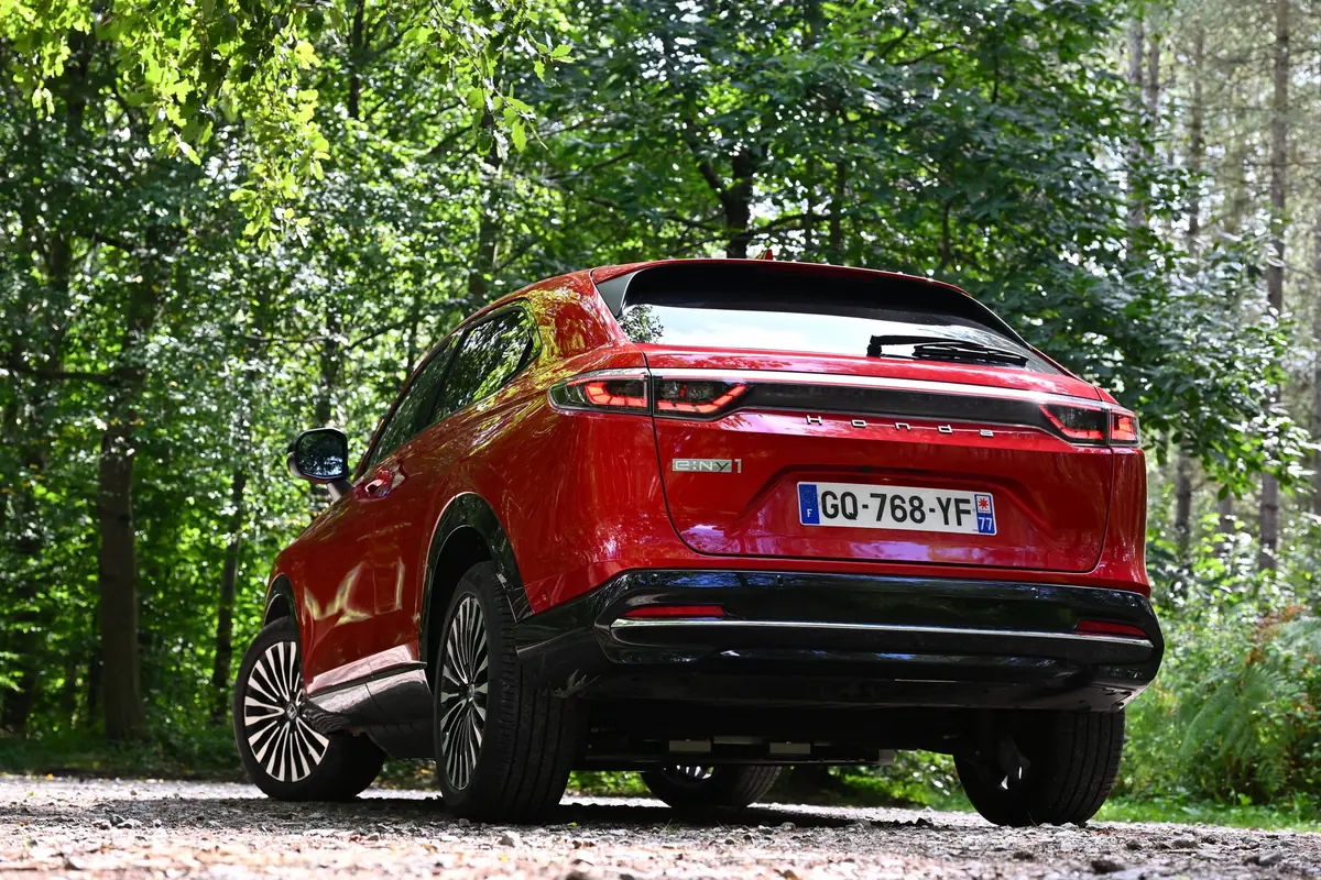 Le Honda e:Ny1 (Anyone)&nbsp;: mise au point rat&eacute;e et technologie d&eacute;pass&eacute;e pour un mod&egrave;le chinois rebadg&eacute;.