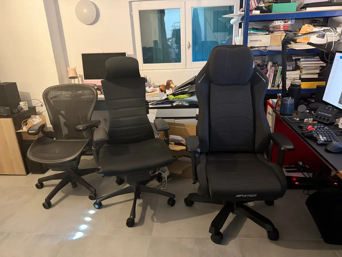 De gauche &agrave; droite&nbsp;: Herman Miller Aeron, Embody et la DXRacer Master.