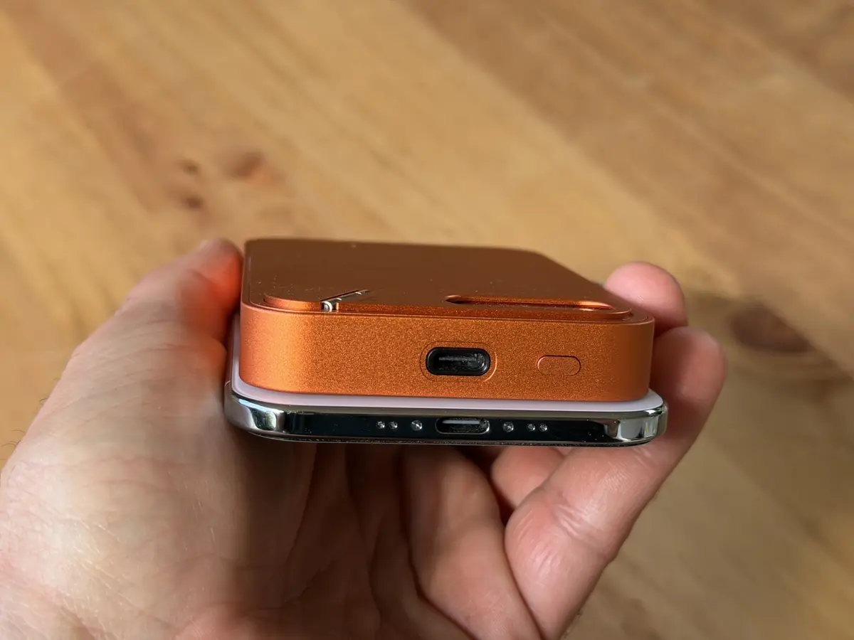 On a test&eacute; la KUXIU S4&nbsp;: une batterie MagSafe 25W avec &eacute;cran TFT