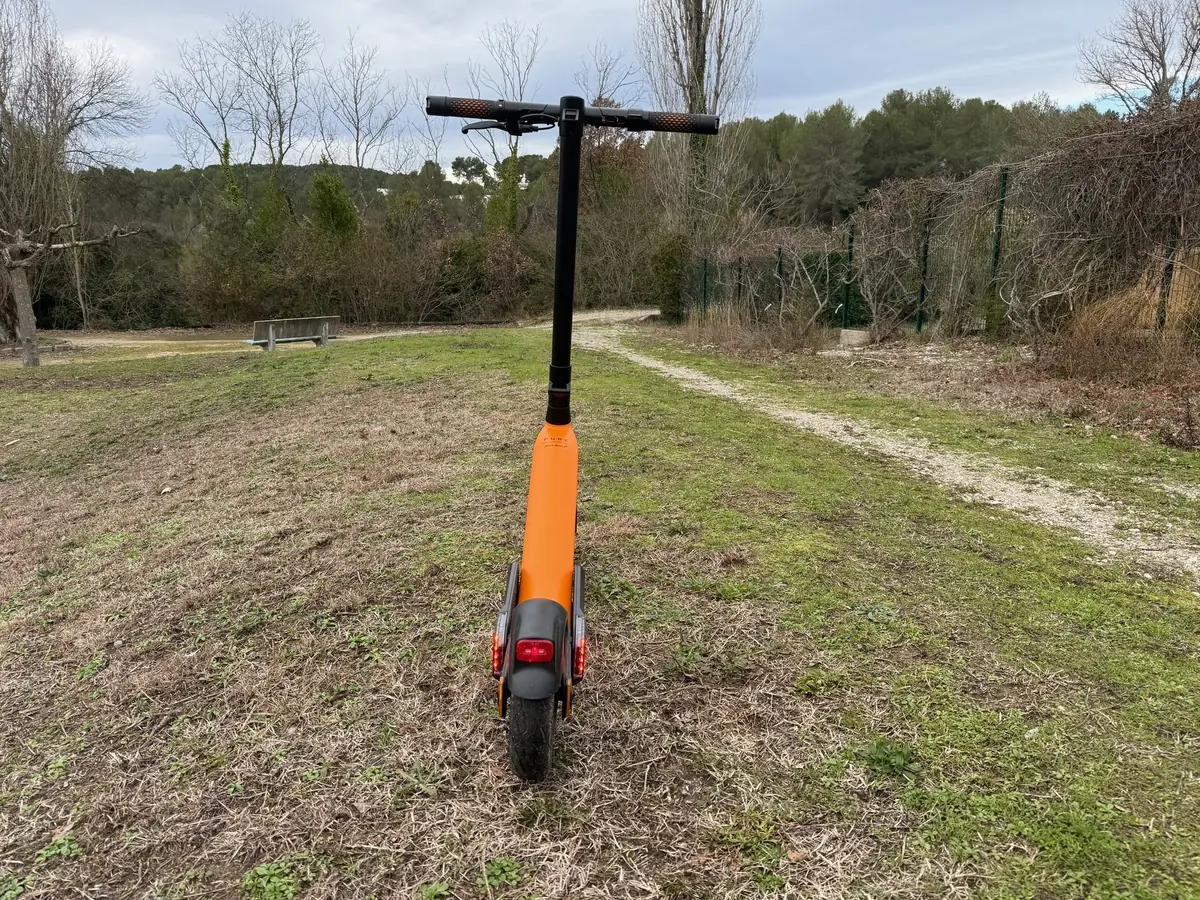 La Pure x McLaren avec les aillettes repli&eacute;es.