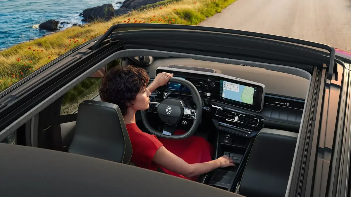 Renault 4 E-Tech Plein Sud&nbsp;: la version &agrave; toit en toile dispo &agrave; partir de 31 110 euros
