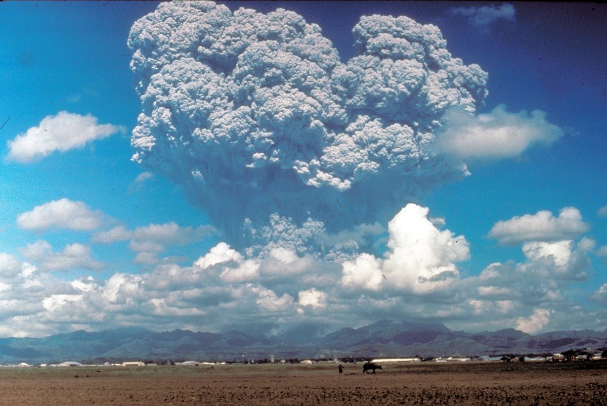Éruption du Pinatubo aux Philippines en 1981 (Wikipedia)
