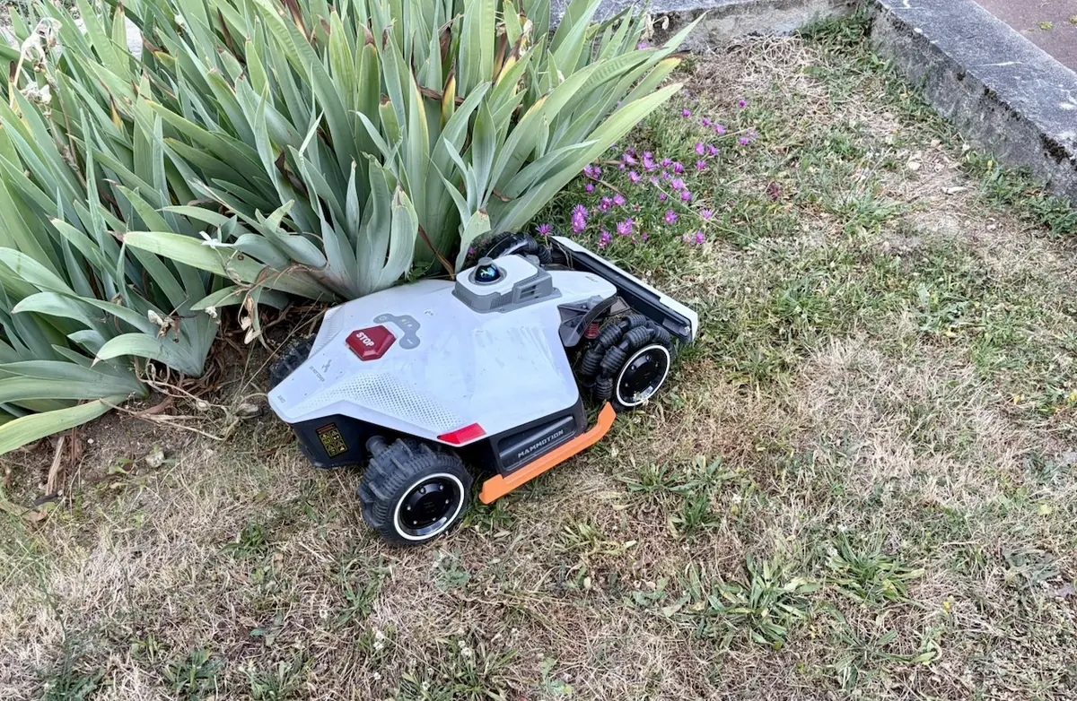 Test Mammotion Luba 3 AWD 3000&nbsp;: un robot tondeuse vraiment taill&eacute; pour les grandes surfaces&nbsp;?