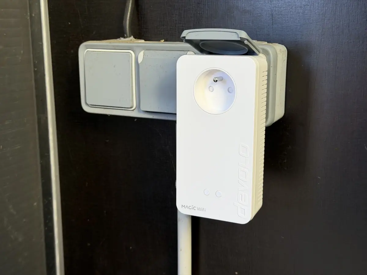 Le CPB branch&eacute; dans le cabanon technique de piscine