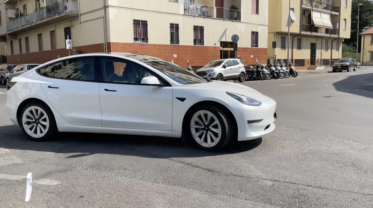 Tesla Autopilot : le pire système de conduite semi-autonome ?