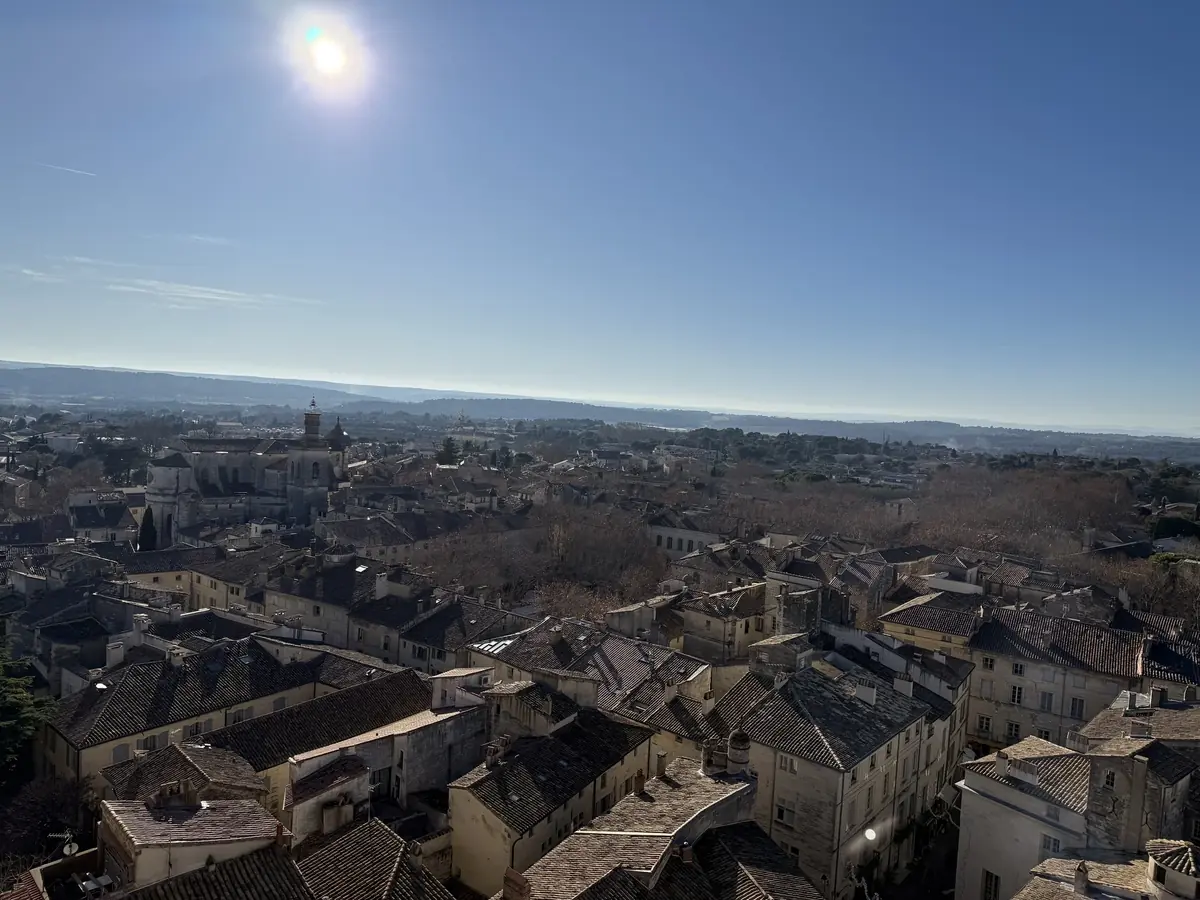 Cette américaine en burn-out demande à ChatGPT où se barrer, elle se retrouve à Uzès