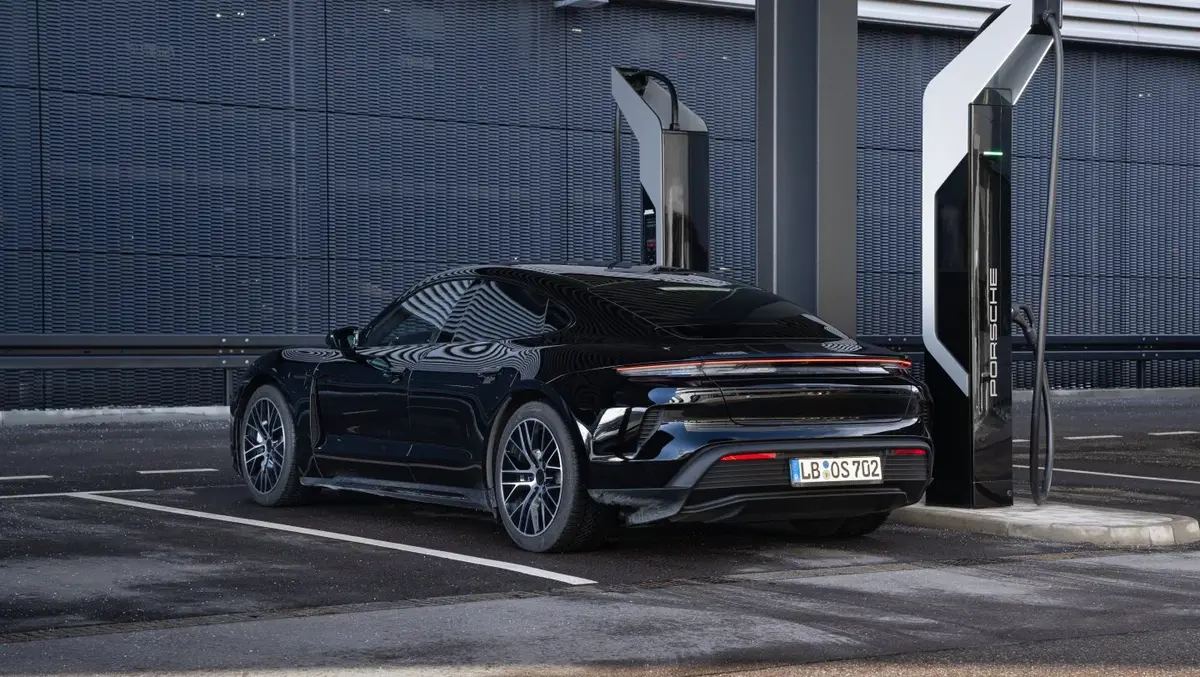 Porsche Taycan 2025 : 938ch, 678km d'autonomie et un 0 à 100 en 2,4s !