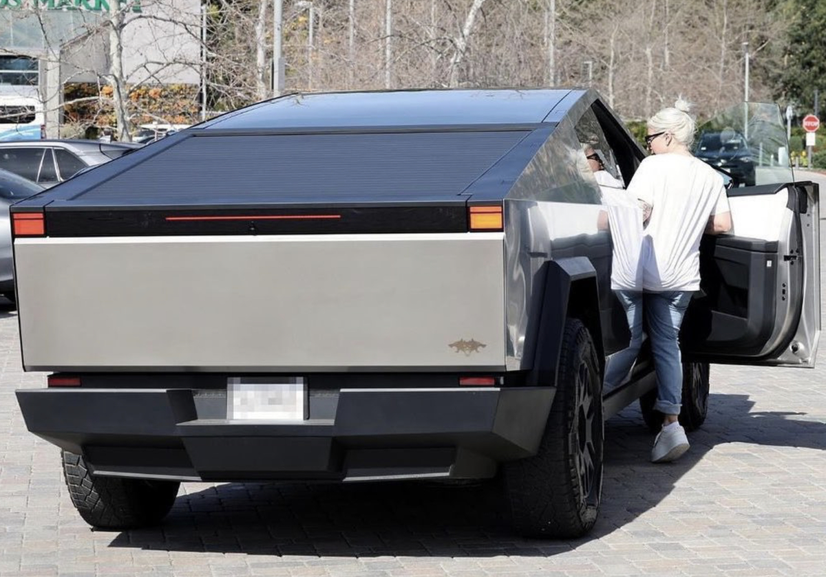 Cybertruck : impossible à voler, star des beaux quartiers et bientôt meilleur en off-road