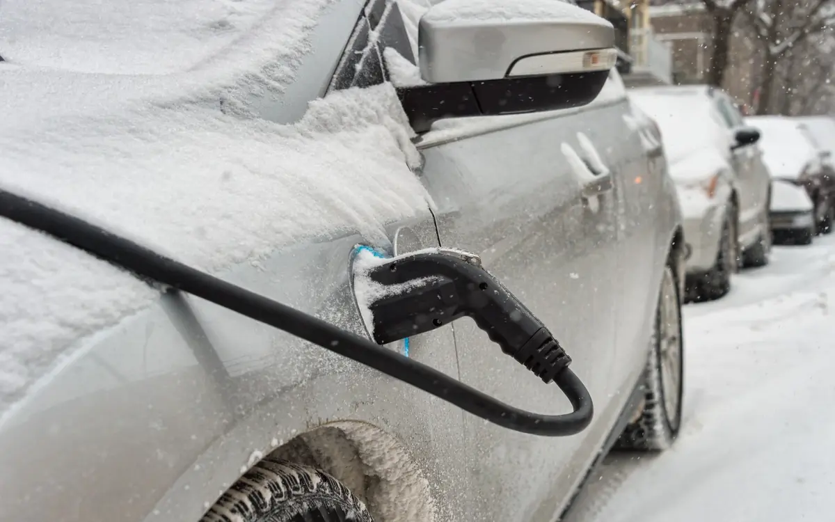 Une voiture &eacute;lectrique peut-elle vraiment perdre jusqu'&agrave; 50 % d'autonomie en hiver&nbsp;?