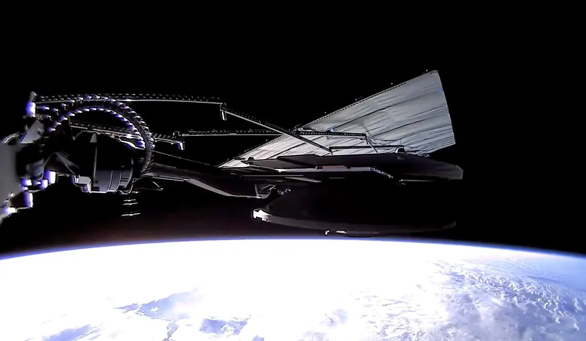 SpaceX&nbsp;: un satellite Starlink filme son propre d&eacute;ploiement en orbite