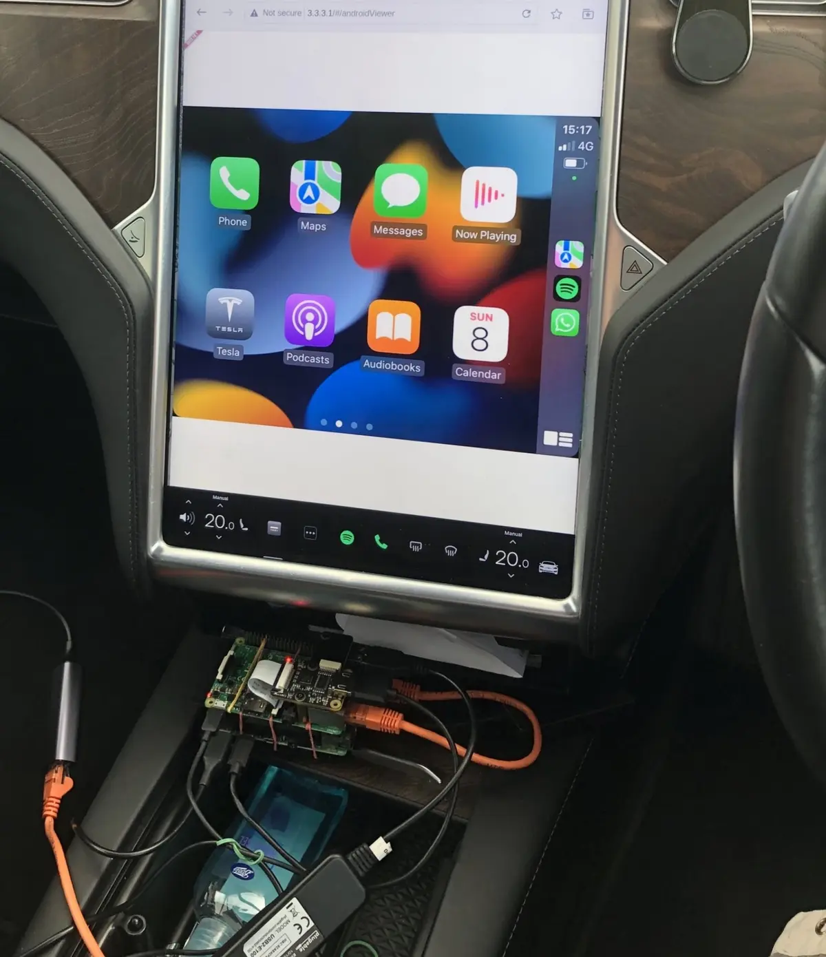 CarPlay chez Tesla : la bidouille fonctionne via Android, mais reste alambiquée